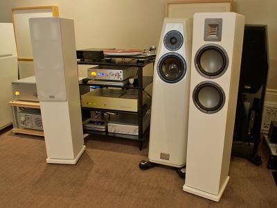 Audiovector QR3 Floor Standers in White Silk - TRADE-IN