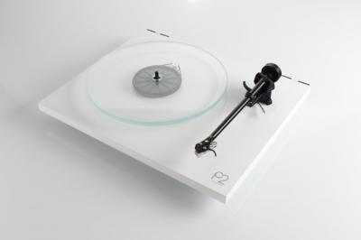REGA Planar 2 Turntable With RB220 Tonearm and Carbon Cartridge In White - PL2