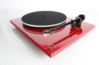 REGA Planar 2 Turntable With RB220 Tonearm and Carbon Cartridge In Red - PL2